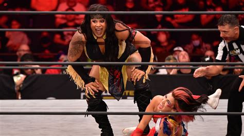 Trans, Black, Indigenous Wrestler Nyla Rose Relishes Being an ...